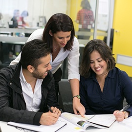 EnglishCourses_StudentsTeacher_270x270.jpg