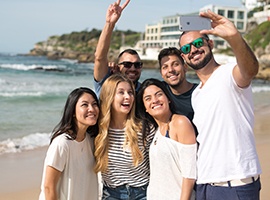 SydneyfriendsBondiSelfie_270x200.jpg